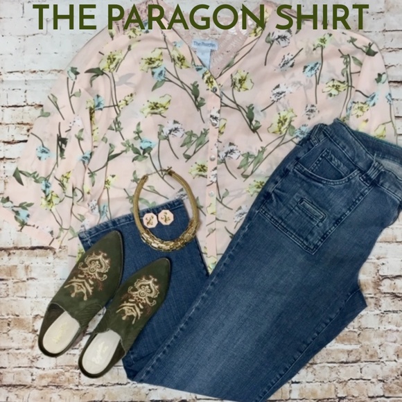 THE PARAGON Tops - BEAUTIFUL FLORAL SHIRT!